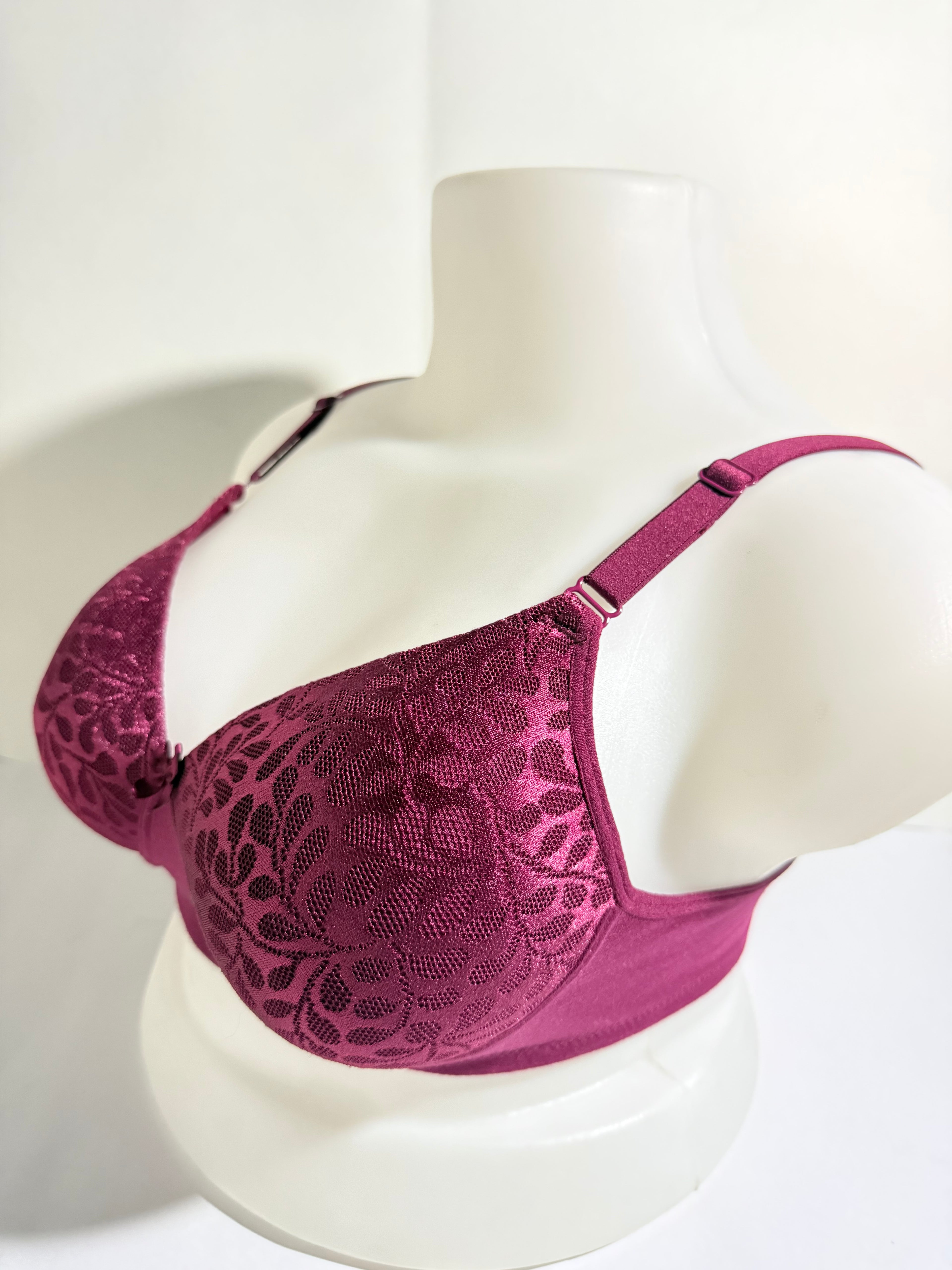Lace Padded Bra – Premium Lace Elegance with Soft, Body-Fit Comfort