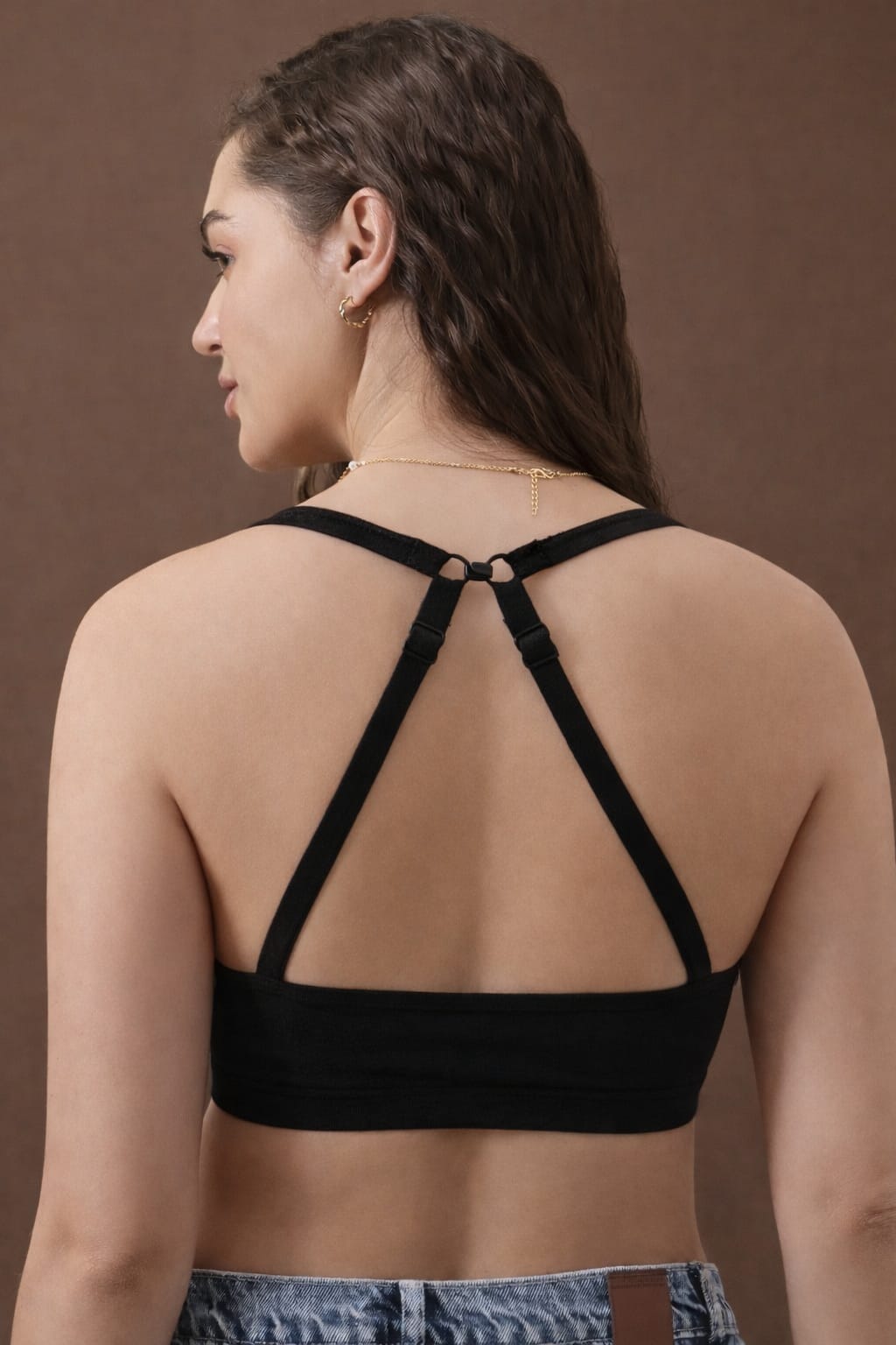Seamless & Wire-Free Halter Bralette – Black